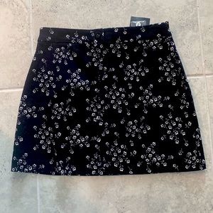 Forever 21 Black floral Button Up Mini Skirt NWT, Size SMALL